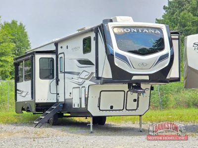 2023 Montana High Country 335BH — front three-quarter view