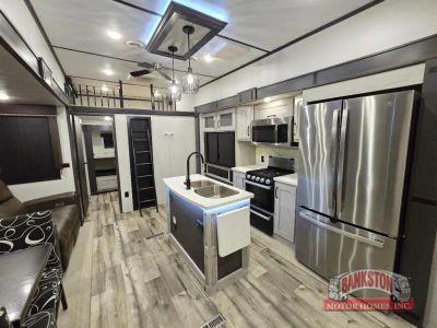 2023 Montana High Country 335BH — photo 7 view