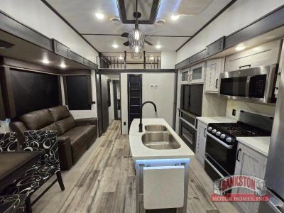 2023 Montana High Country 335BH — photo 17 view