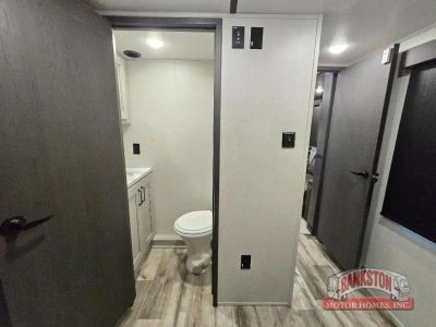 2023 Montana High Country 335BH — photo 26 view
