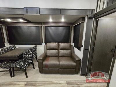 2023 Montana High Country 335BH — photo 19 view