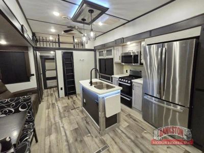 2023 Montana High Country 335BH — photo 45 view