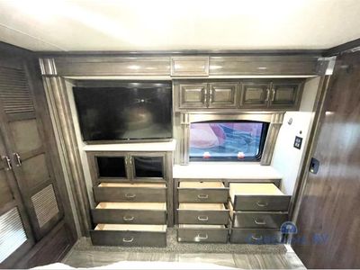 2019 Fleetwood Discovery - Photo 11