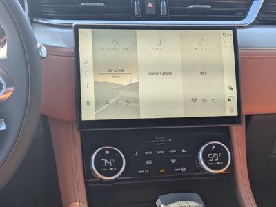 2026 Jaguar F-PACE — photo 15 view