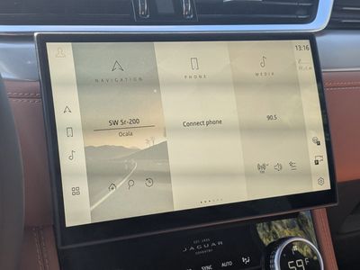 2026 Jaguar F-PACE — photo 18 view