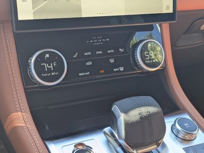 2026 Jaguar F-PACE — photo 19 view