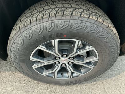 2025 GMC Acadia - Photo 15