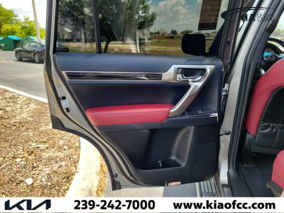 2021 Lexus GX — photo 14 view