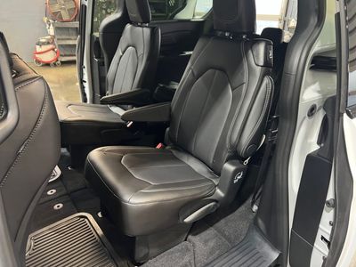 2026 Chrysler Pacifica — photo 13 view