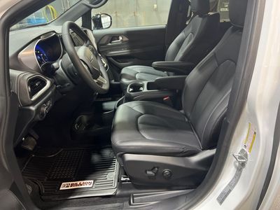 2026 Chrysler Pacifica — photo 10 view