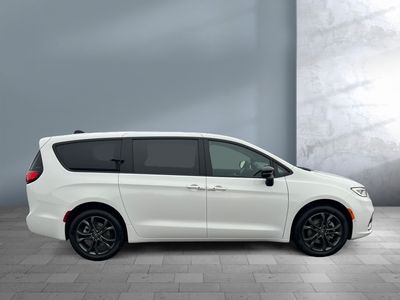 2026 Chrysler Pacifica — rear three-quarter view