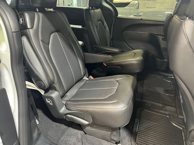 2026 Chrysler Pacifica — photo 7 view