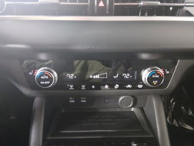2025 Mitsubishi Outlander - Photo 19
