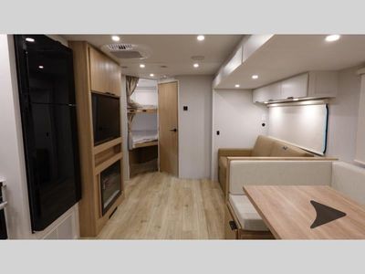 2026 Winnebago Thrive - Photo 7
