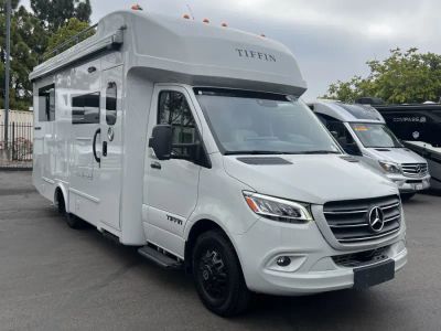 2026 Tiffin WAYFARER — front three-quarter view