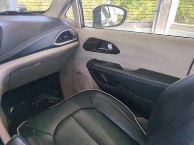 2022 Chrysler Pacifica - Photo 18
