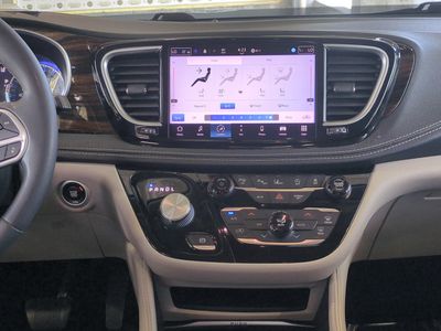 2022 Chrysler Pacifica - Photo 19