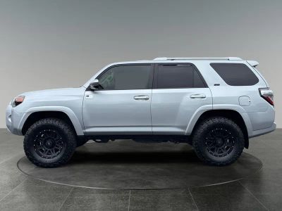 2016 Toyota 4Runner — detail view