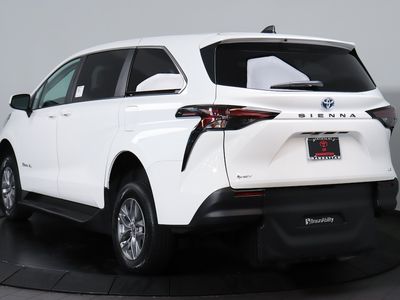 2025 Toyota Sienna - Photo 3