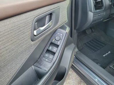 2023 Nissan Rogue — photo 12 view