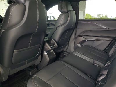2024 Cadillac LYRIQ — photo 10 view