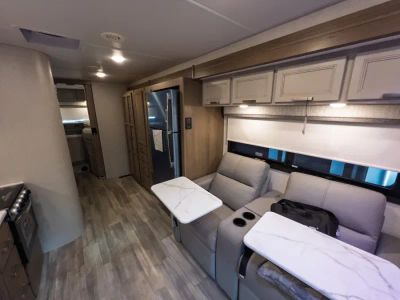 2027 Thor Motor Coach OMNI TRAIL — photo 7 view