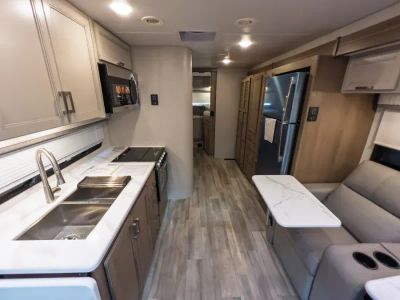 2027 Thor Motor Coach OMNI TRAIL — engine compartment view