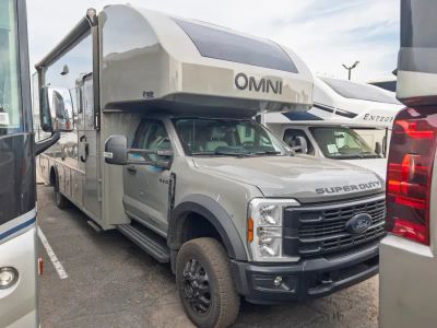 2027 Thor Motor Coach OMNI TRAIL — front three-quarter view