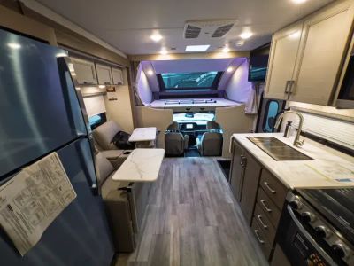 2027 Thor Motor Coach OMNI TRAIL — interior view