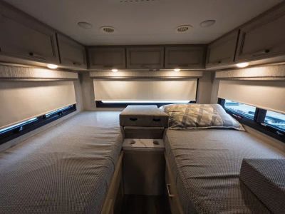 2027 Thor Motor Coach OMNI TRAIL — photo 16 view