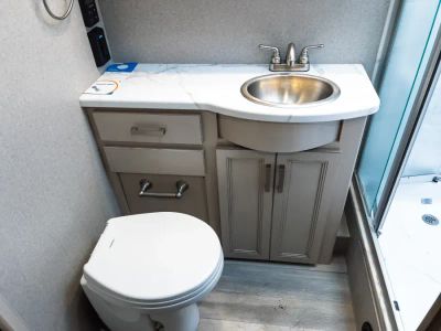 2027 Thor Motor Coach OMNI TRAIL — photo 13 view