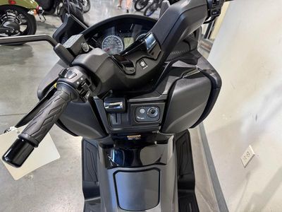 2026 Suzuki Burgman 400 - Photo 15