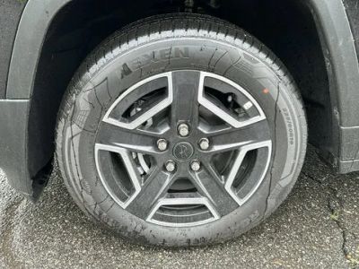2026 Jeep Cherokee — detail view