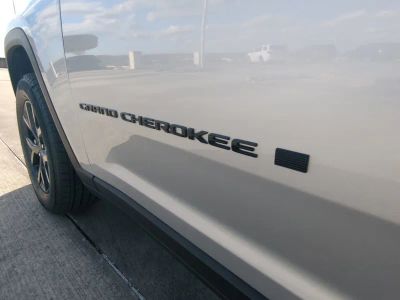 2026 Jeep Grand Cherokee — photo 13 view