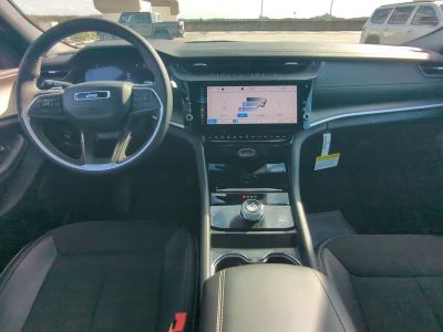 2026 Jeep Grand Cherokee — photo 17 view