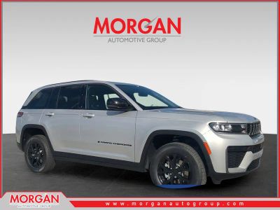 2026 Jeep Grand Cherokee Laredo in Silver — front three-quarter view