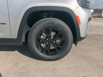 2026 Jeep Grand Cherokee — photo 11 view