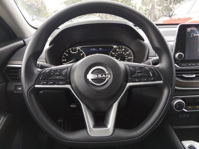 2024 Nissan Altima — photo 12 view