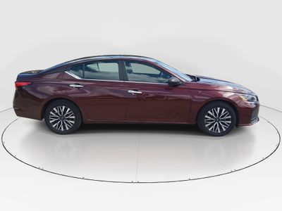 2024 Nissan Altima — photo 8 view