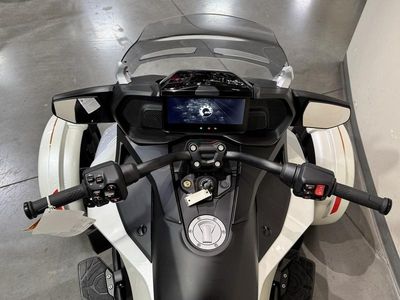 2026 Can-Am Spyder F3 Limited Platine — photo 9 view