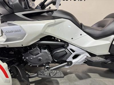 2026 Can-Am Spyder F3 Limited Platine — photo 15 view
