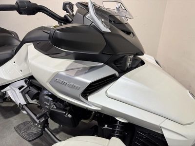 2026 Can-Am Spyder F3 Limited Platine — photo 13 view