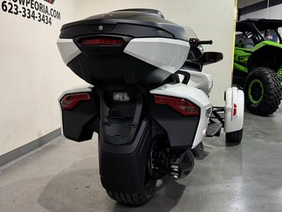 2026 Can-Am Spyder F3 Limited Platine — engine compartment view