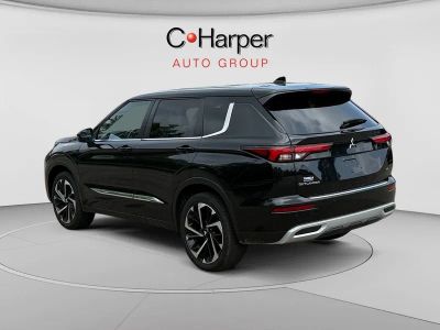 2023 Mitsubishi Outlander — detail view