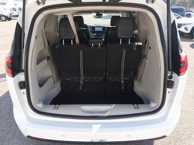 2023 Chrysler Pacifica — photo 11 view