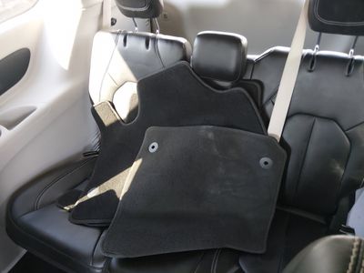2023 Chrysler Pacifica — photo 17 view