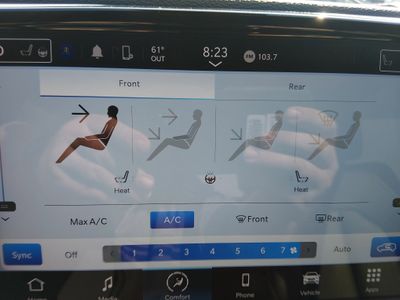 2023 Chrysler Pacifica — photo 18 view