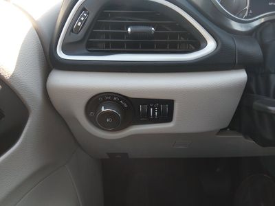 2023 Chrysler Pacifica — photo 13 view