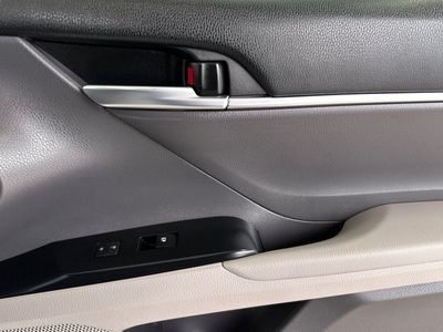 2018 Toyota Camry - Photo 18