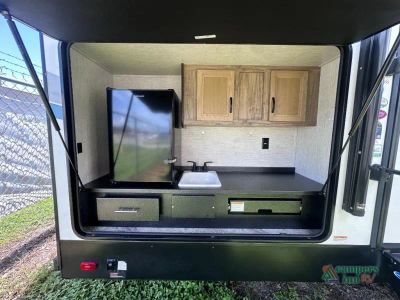 2023 Palomino Solaire — photo 11 view